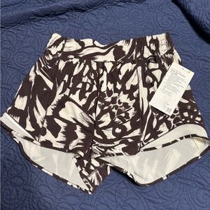 Hotty Hot HR Short 4” lined NWT